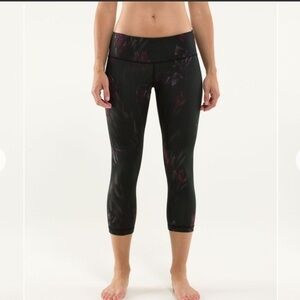 Lululemon Wunder Under Crop Midnight Iris Multi / Black Size 10